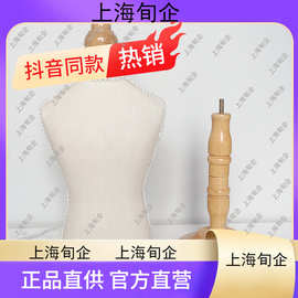 上海女模特與寵物衣架 時(shí)尚、溫情與創(chuàng)意的交織
