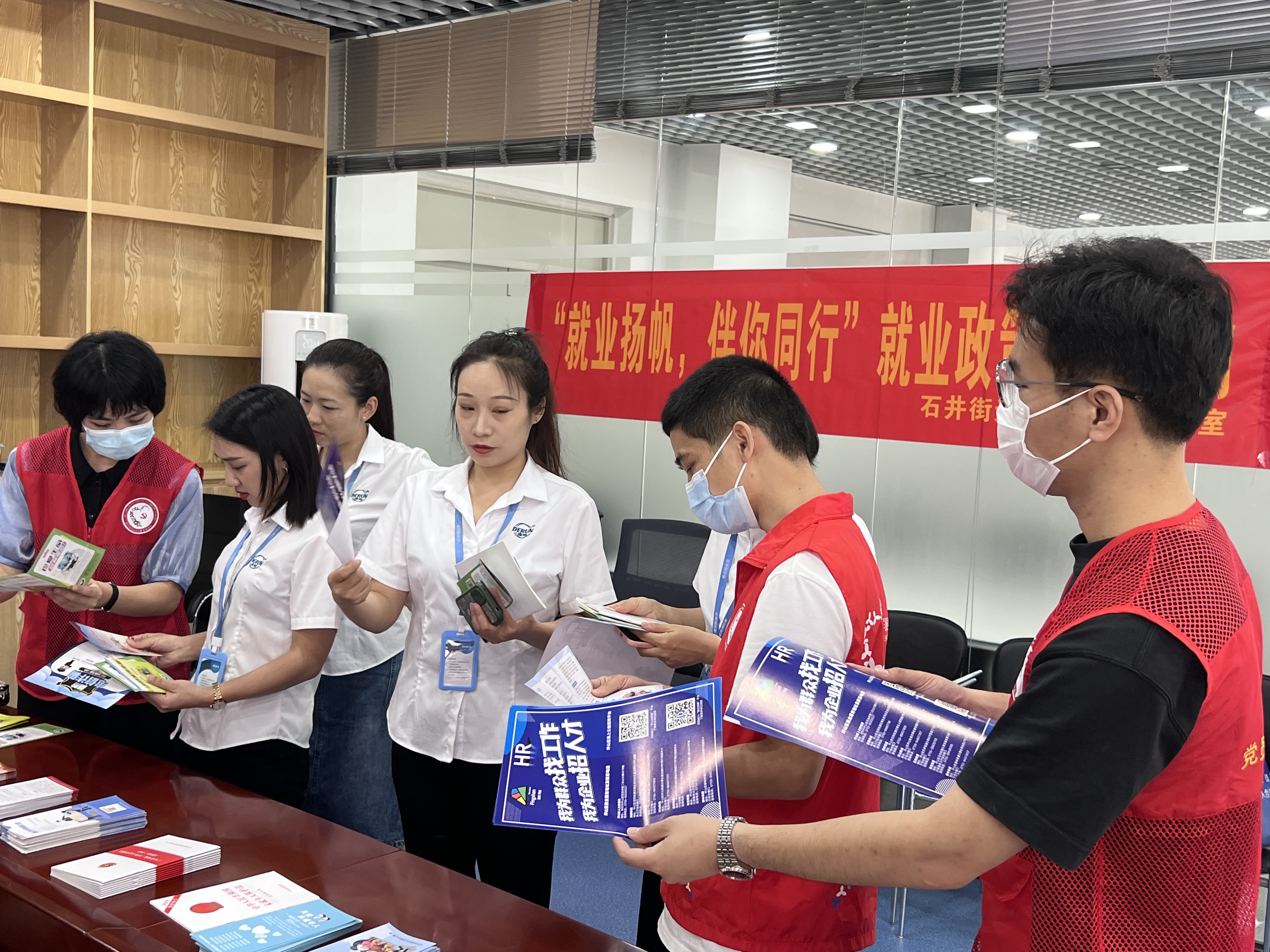 石井街道送法進(jìn)企業(yè) 法律服務(wù)零距離，助力企業(yè)健康發(fā)展